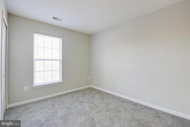 Building Photo - 9307 Vanguard Ct