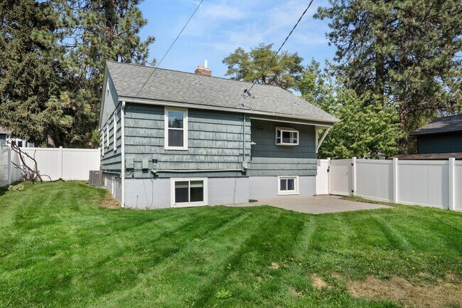 Building Photo - 3312 E 36th Ave