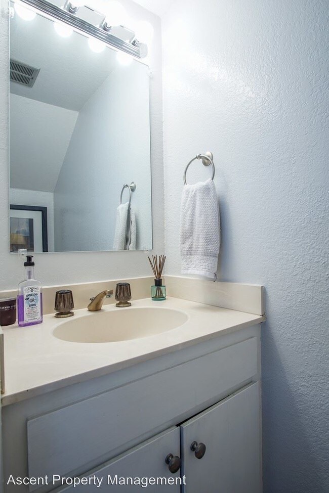 Building Photo - 7930 Mission Center Ct