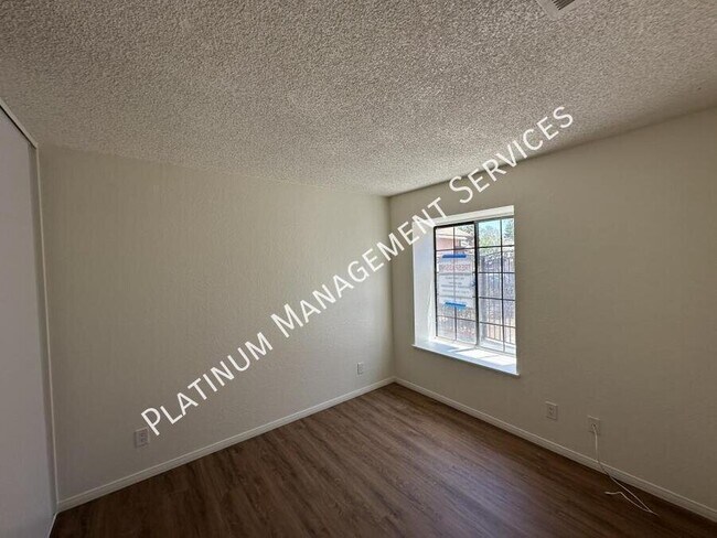 Building Photo - 1219 E Ave R7