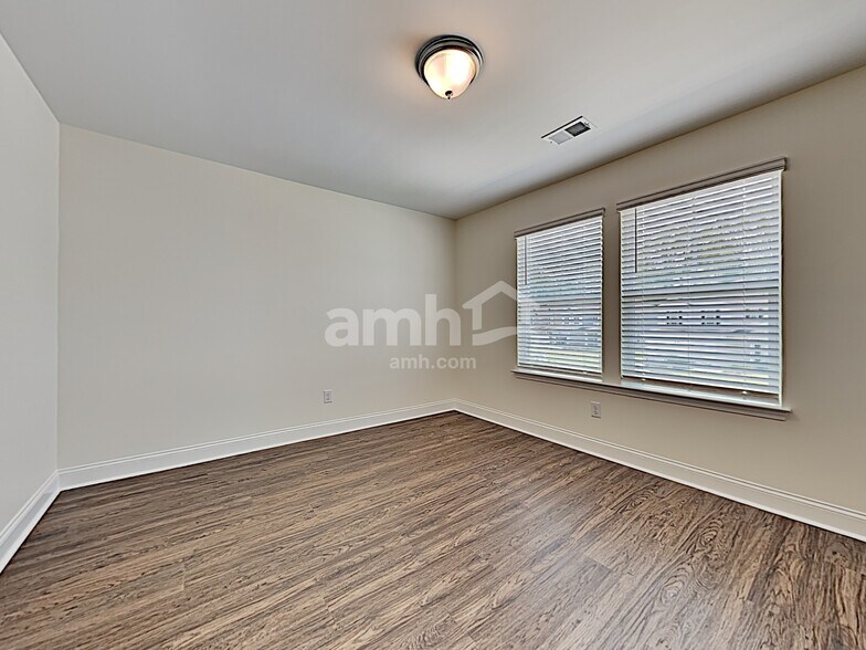 Building Photo - 136 Sweet Gum Dr