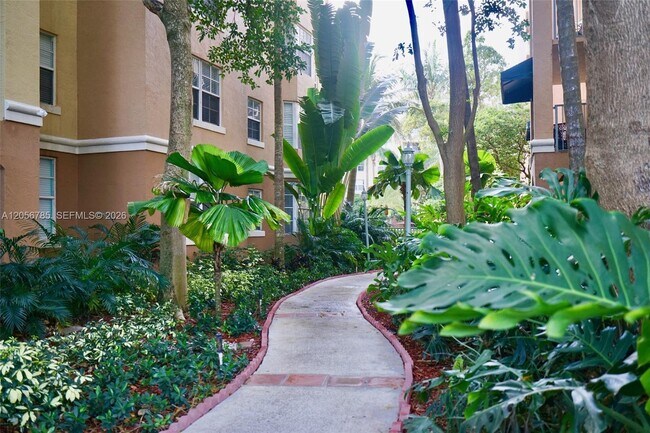 Building Photo - 19999 E Country Club Dr