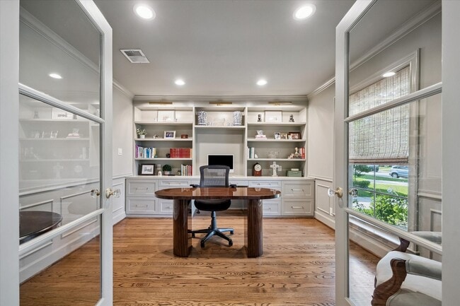 Building Photo - 6159 Meadow Lake Ln