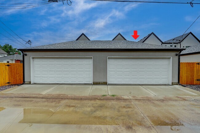 Building Photo - $3,900 - 4 Bed, 3.5 Bath Updated Townhome ...