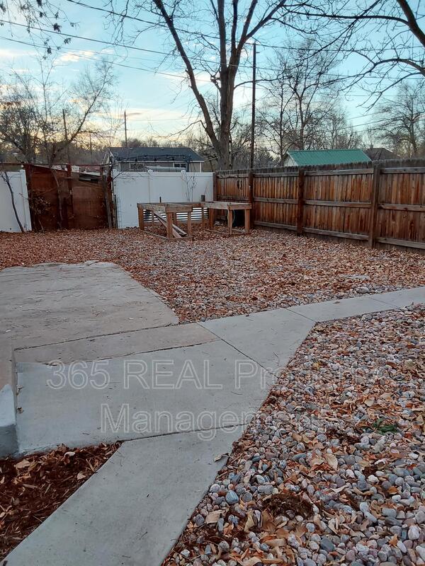 Building Photo - 1431 11 Street, Unit 1/2