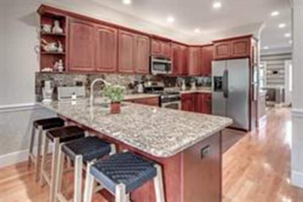 Building Photo - 68 Waverley Ave