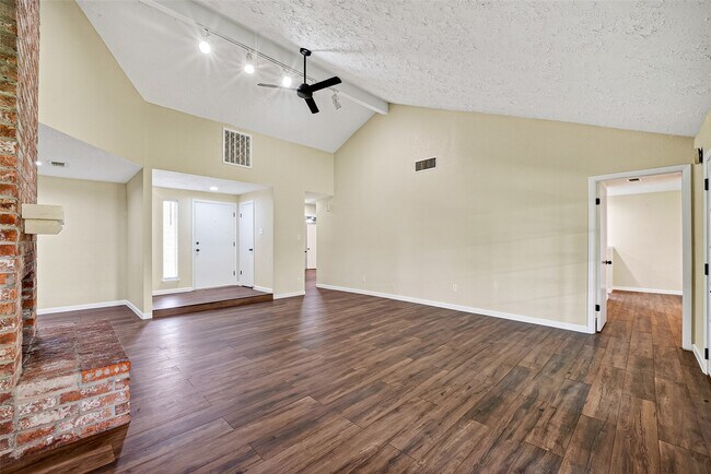 Building Photo - 711 Leicester Ln