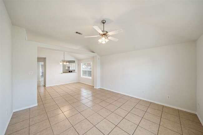 Building Photo - 305 Golden Oak Dr