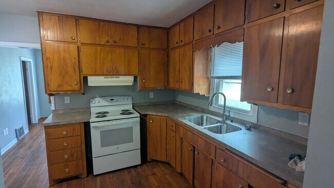 Building Photo - 2 bedroom, 1 bath house