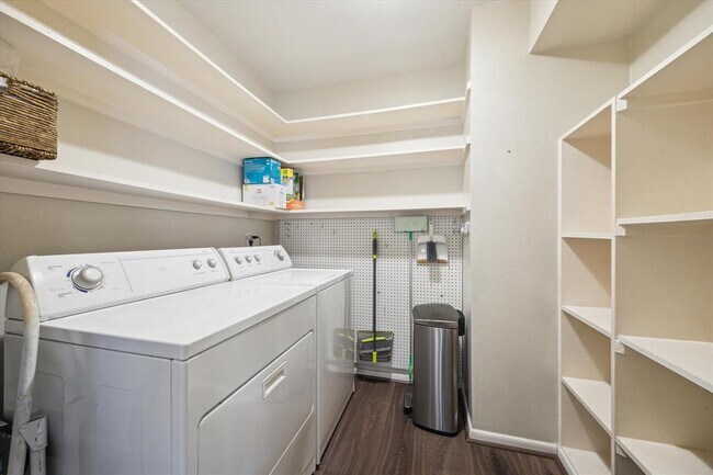 Building Photo - 6330 Briar Rose Dr