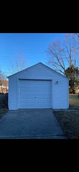 Building Photo - 3444 Saint Bernard Dr