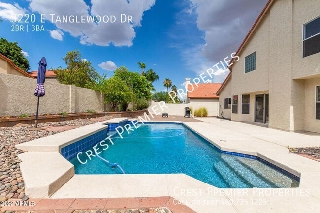 Building Photo - 3220 E Tanglewood Dr