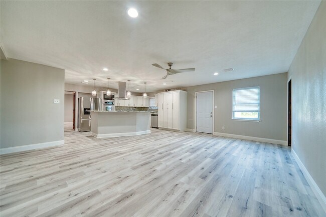 Building Photo - 4406 Mallard Dr