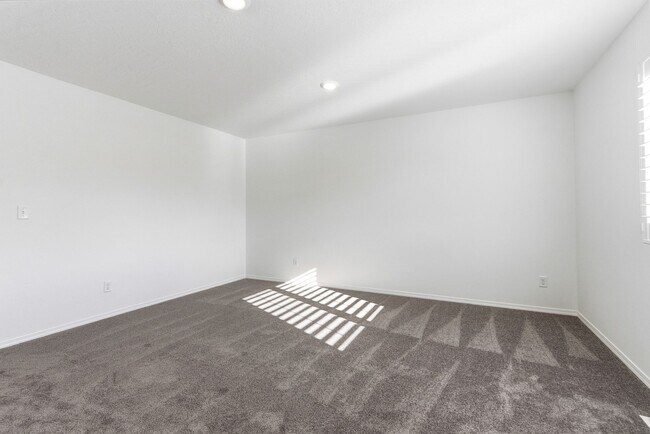 Building Photo - 1334 N Wilhelm Wy