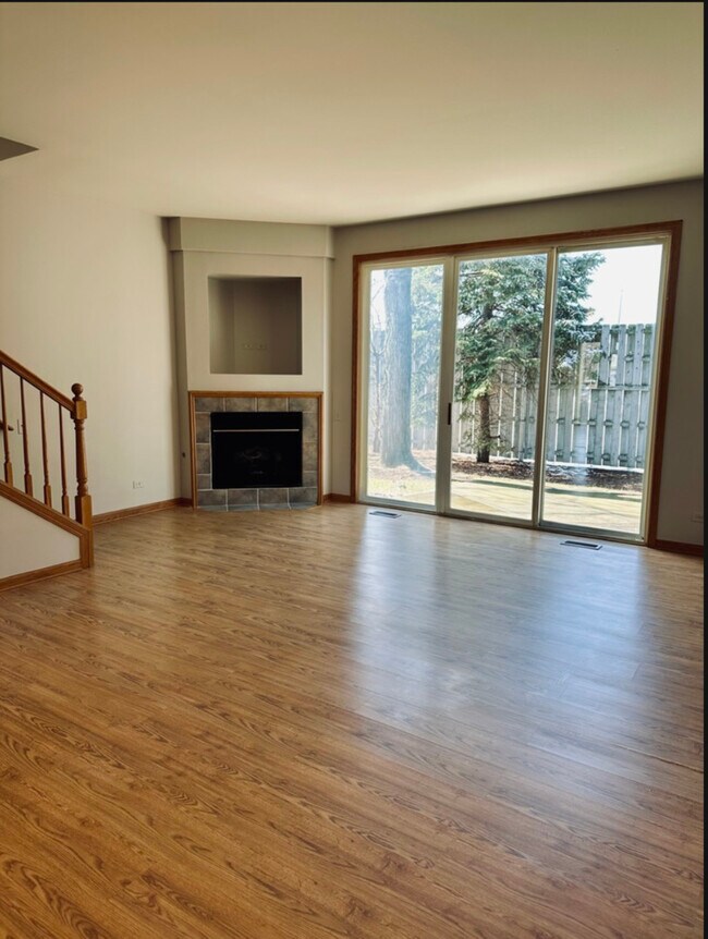 Building Photo - 709 Blossom Ct