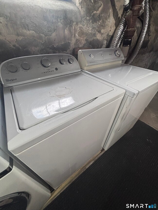 Building Photo - 624 Bishop Ave