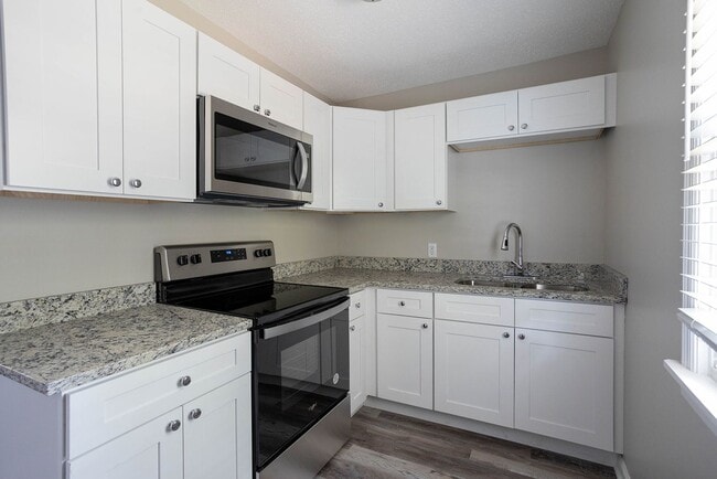 Building Photo - 20 Marion Ave