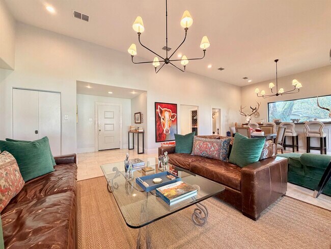 Building Photo - 205 McPherson Dr