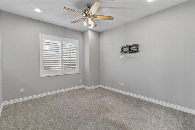 Building Photo - 1063 N 70th Way