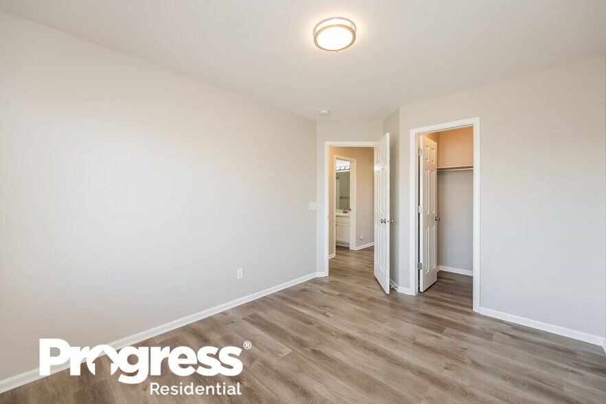 Building Photo - 4008 Ascendant Dr