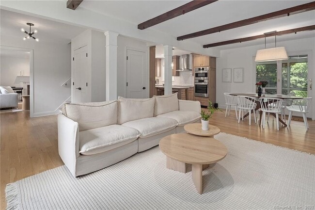 Building Photo - 33 Riverfield Dr