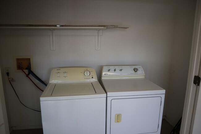 Building Photo - Hear The Songbirds Sing!