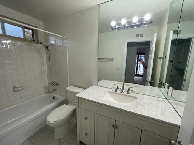 Building Photo - 13161 Shalimar Pl