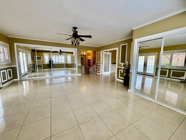 Building Photo - Available now | A 4 Bedroom, 2 Bathroom Si...