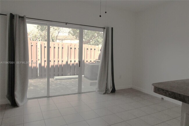 Building Photo - 1485 NE 33rd Rd