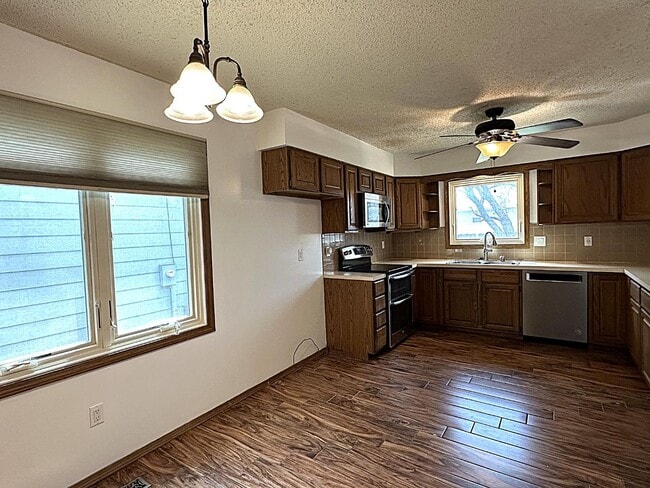 Building Photo - 8541 E Mount Vernon St