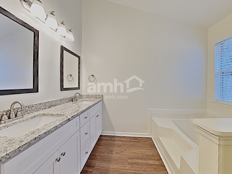 Building Photo - 2462 Heatherton Ct