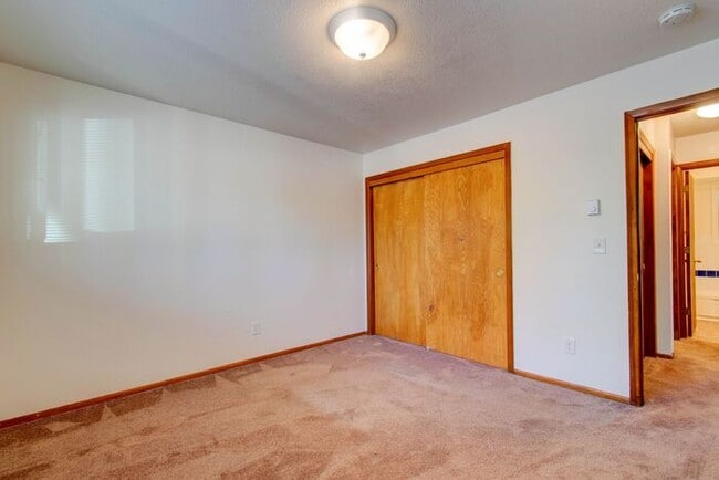 Building Photo - 2bed/1bath Available NOW! SPRING SPECIAL 1...