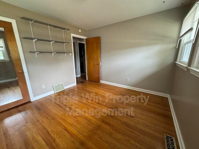 Building Photo - 90 W St Anthony Ln