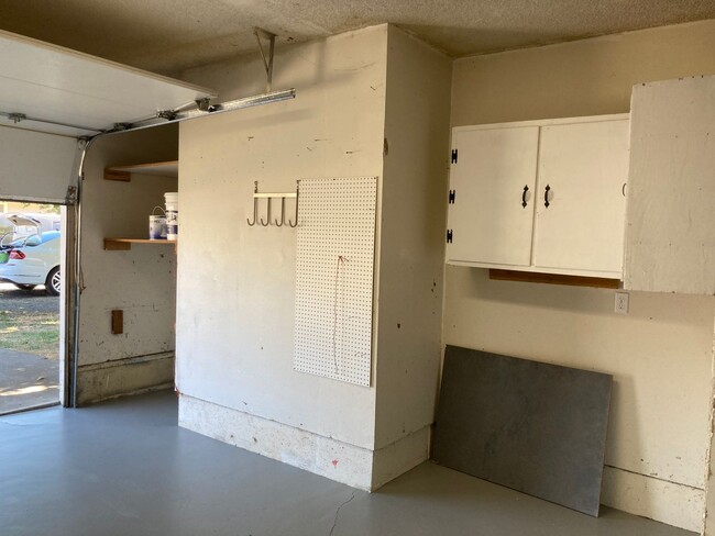 Building Photo - 2 Bedroom 1 bath Brownsville, Oregon