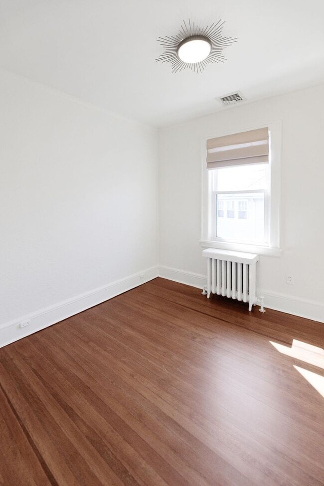 Building Photo - Renovated Home!