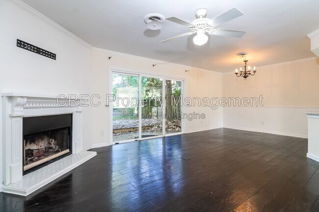Building Photo - 2065 Emerald Terrace