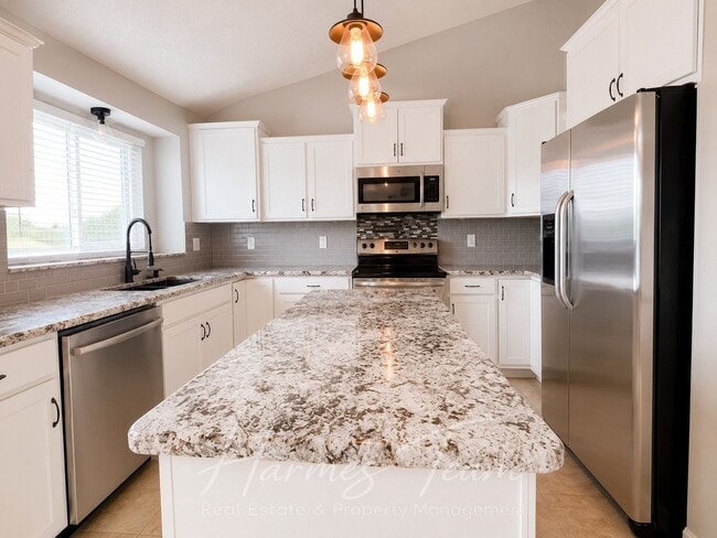 Building Photo - 5960 Grapevine Dr