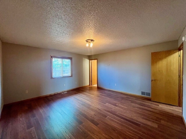 Building Photo - 1028 Park Hill Ct