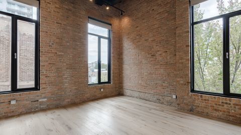 Building Photo - 729 N Sangamon St