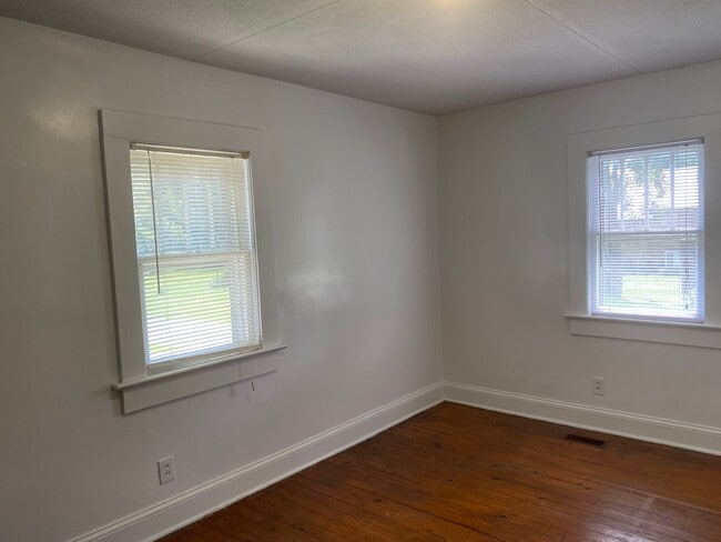 Building Photo - 1317 Highland Dr