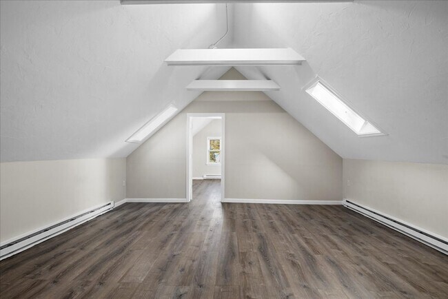 Building Photo - 15 Clearview Ave