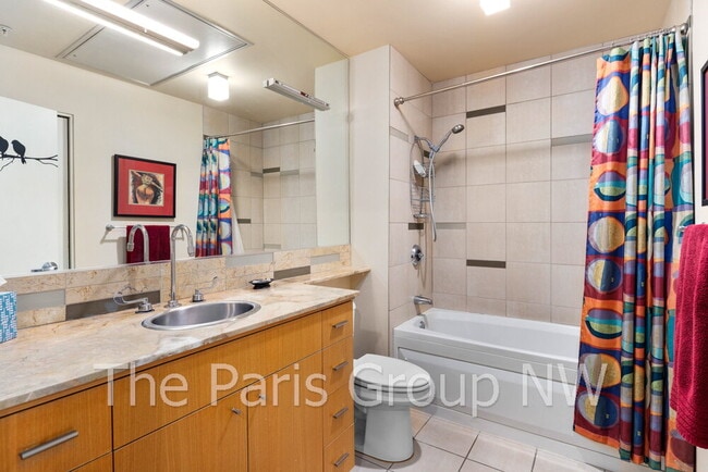 Building Photo - Gorgeous Lower Queen Anne 1BR is Perfect! * Above Safeway