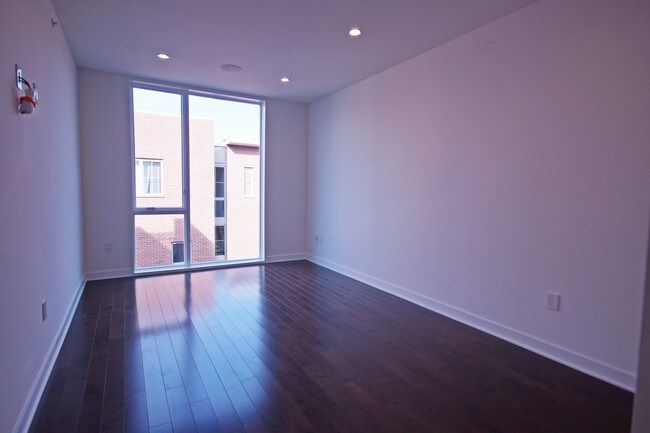 Building Photo - 5 Washington Pl