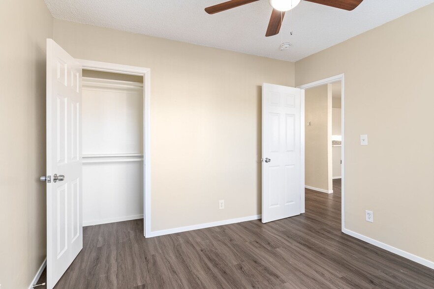 Building Photo - 811 Gardenia Ave