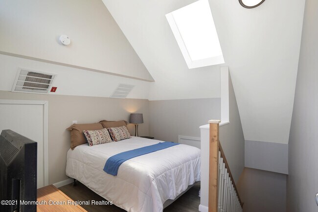 Building Photo - 231 Sumner Ave