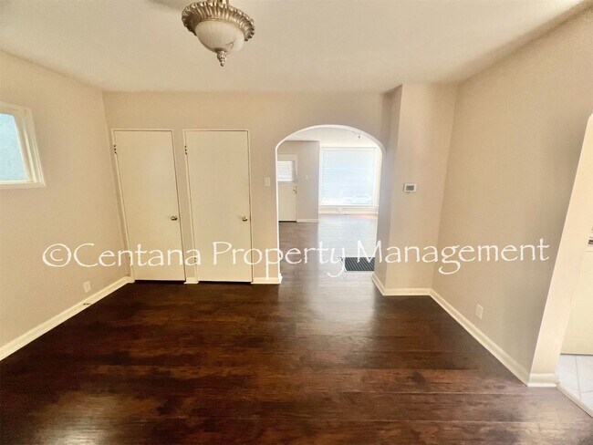 Building Photo - Beautiful 1 bedroom in a duplex!