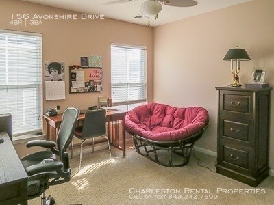 Building Photo - 156 Avonshire Dr