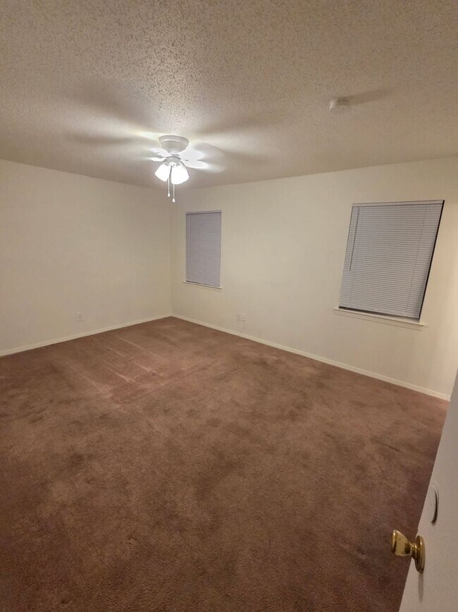 Building Photo - 3/2 in Claremont Subdivision