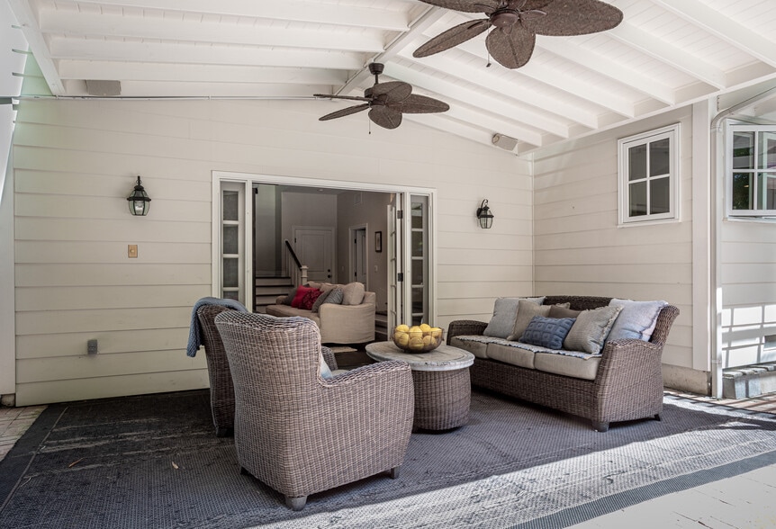 Building Photo - 4537 Agnes Ave