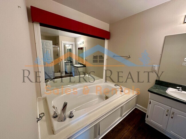 Building Photo - 3 Bedroom House with Storage Building